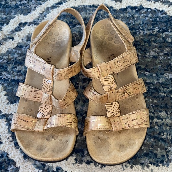 Vionic Amber Sandal GUC - Picture 6 of 16